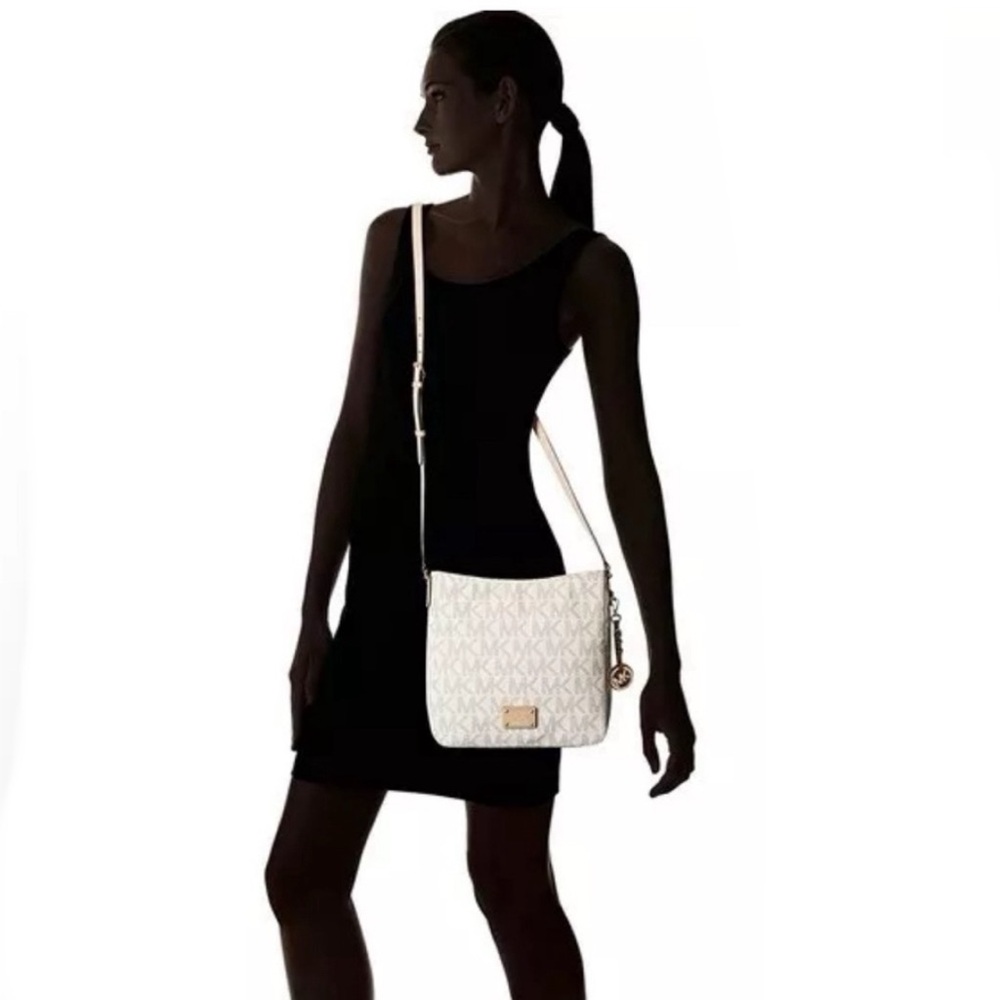 Michael Kors Jet Set Messenger Crossbody Bag in Cream - Picture 2 of 16